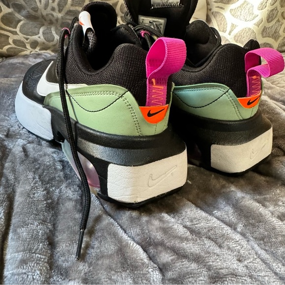 Nike Air Max Verona Black and Mint - Picture 6 of 8